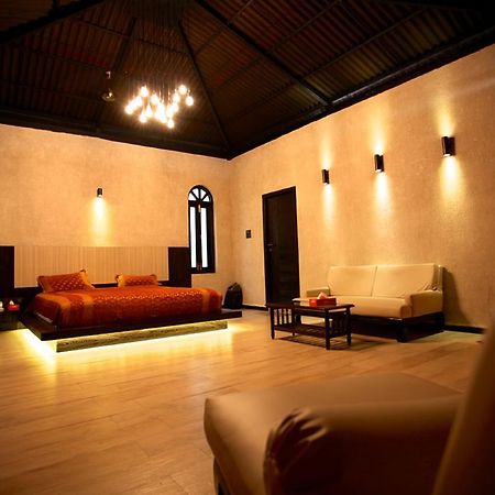 Kino Lakeside Chalet Hotel โลนาวาลา ภายนอก รูปภาพ