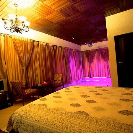Kino Lakeside Chalet Hotel โลนาวาลา ภายนอก รูปภาพ