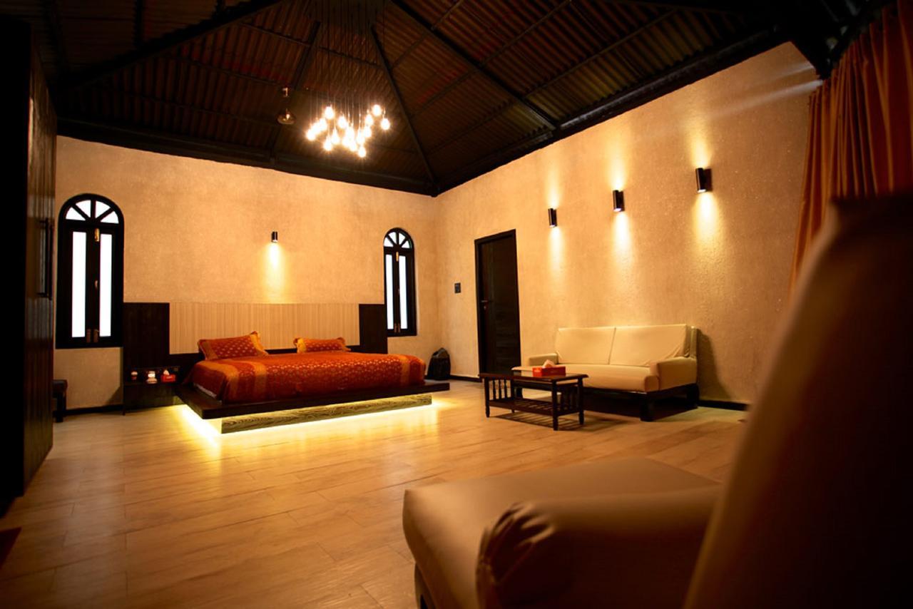 Kino Lakeside Chalet Hotel โลนาวาลา ภายนอก รูปภาพ
