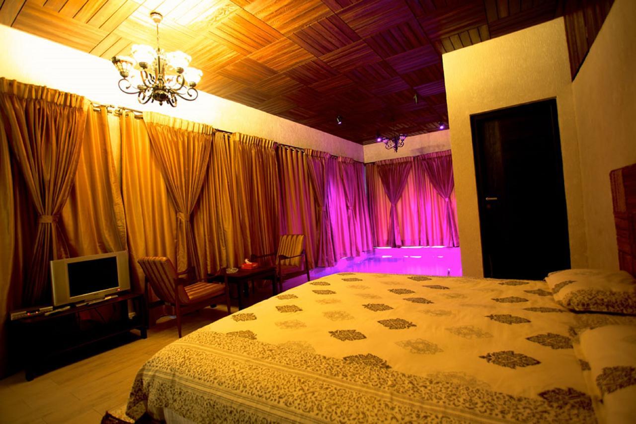 Kino Lakeside Chalet Hotel โลนาวาลา ภายนอก รูปภาพ