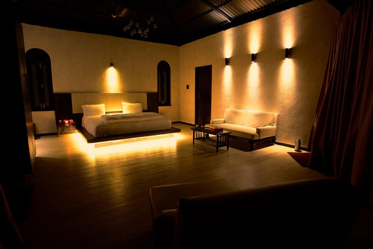 Kino Lakeside Chalet Hotel โลนาวาลา ภายนอก รูปภาพ