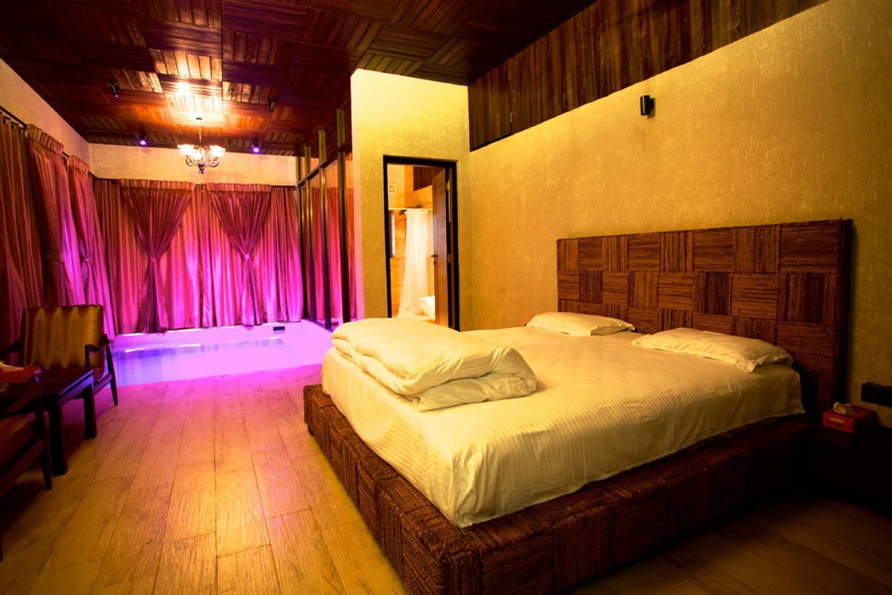 Kino Lakeside Chalet Hotel โลนาวาลา ภายนอก รูปภาพ