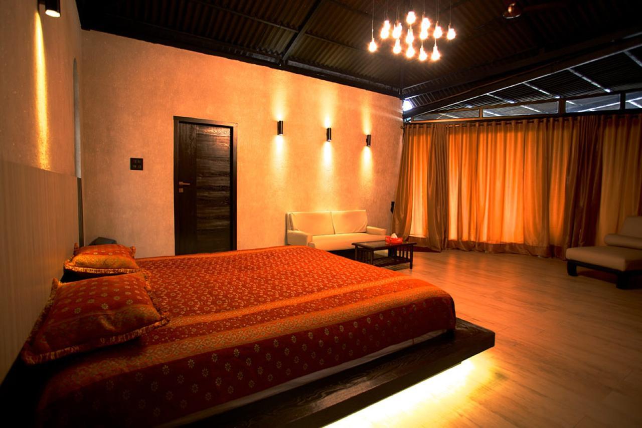 Kino Lakeside Chalet Hotel โลนาวาลา ภายนอก รูปภาพ